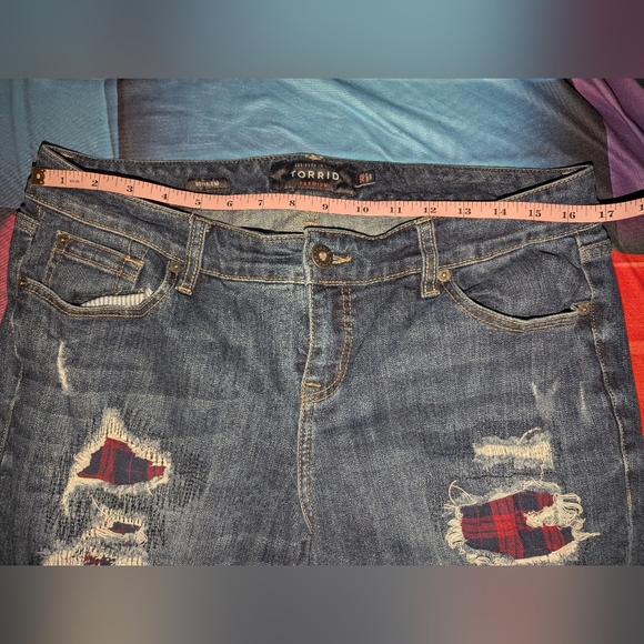 TORRID Distressed Boyfriend Skinny Jeans with Plaid Details 14R - Picture 5 of 8